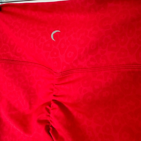 Zyia Active Scrunchie Red‎ Leopard Leggings Size 8/10 Light N Tight High Waist - Picture 8 of 10